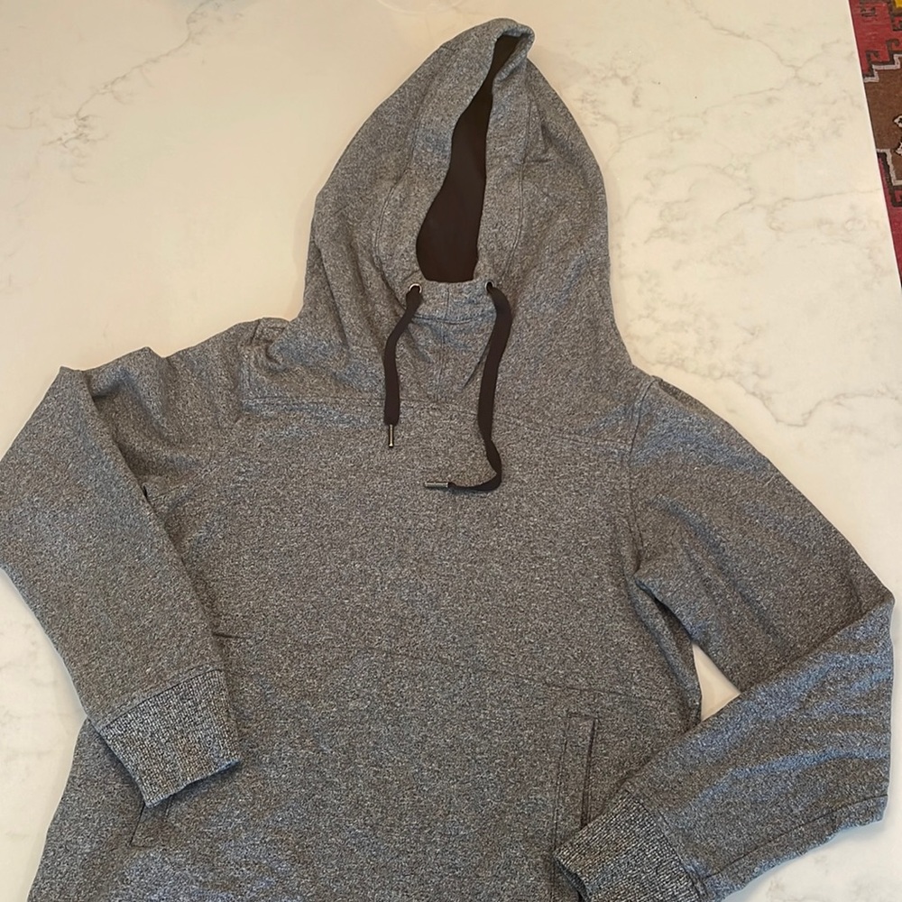 LULULEMON SWEATSHIRT